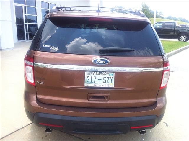 Ford Explorer 2011 photo 1