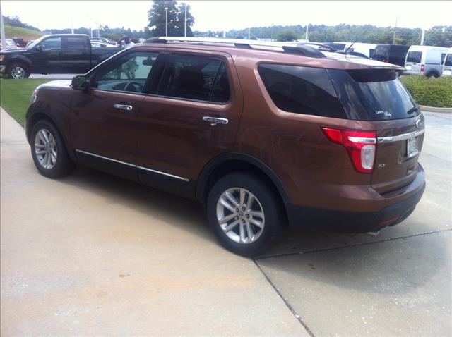 Ford Explorer 2011 photo 2