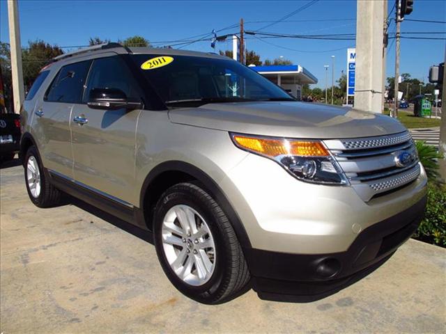 Ford Explorer 2011 photo 1