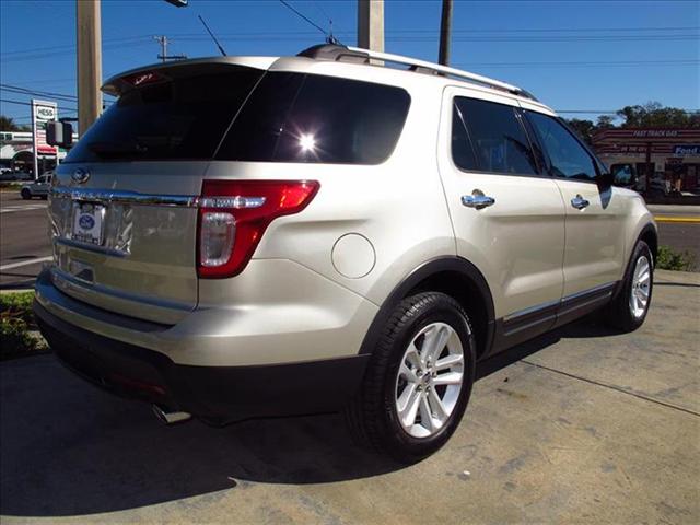Ford Explorer 2011 photo 2