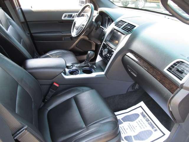 Ford Explorer 2011 photo 1