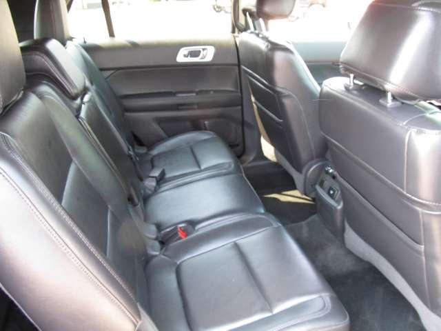 Ford Explorer 2011 photo 2