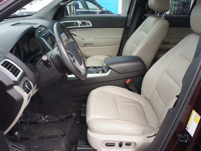 Ford Explorer 2011 photo 2