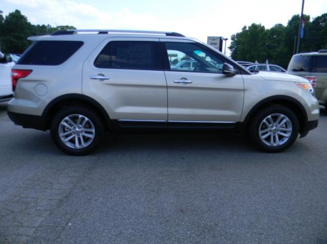 Ford Explorer 2011 photo 3