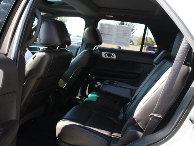 Ford Explorer 2011 photo 1