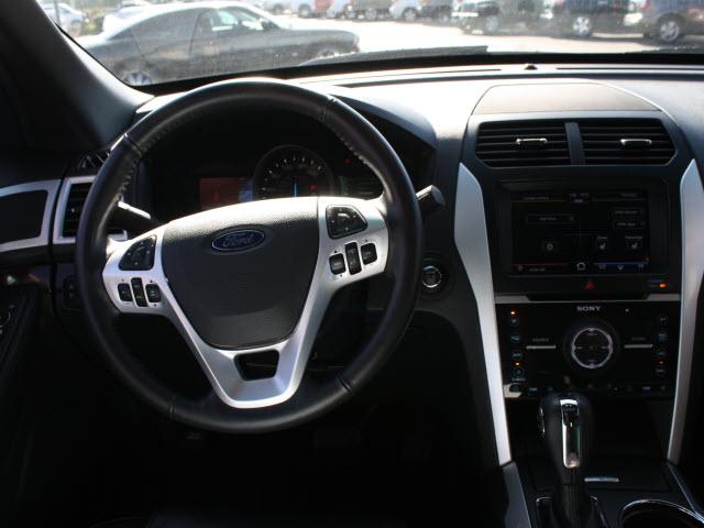 Ford Explorer 2011 photo 2
