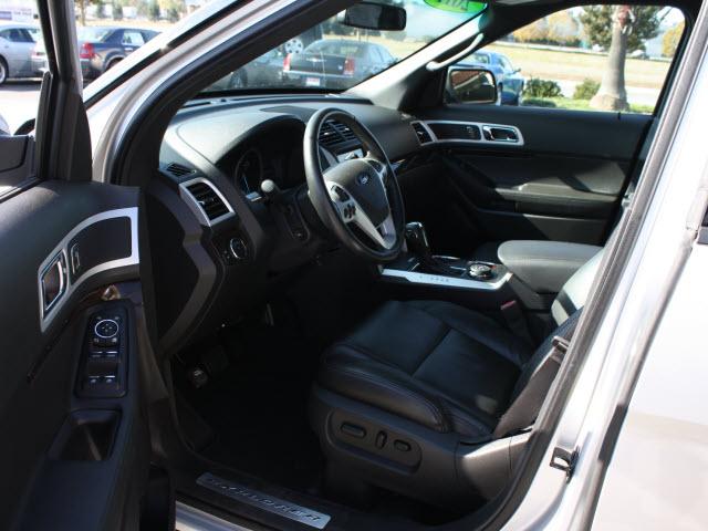 Ford Explorer 2011 photo 3