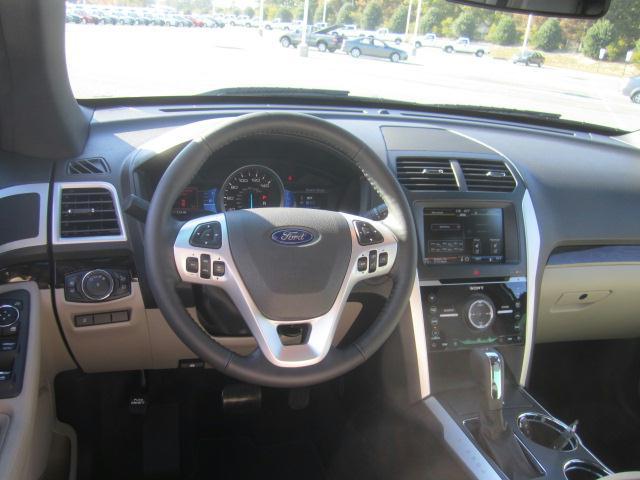 Ford Explorer 2012 photo 2