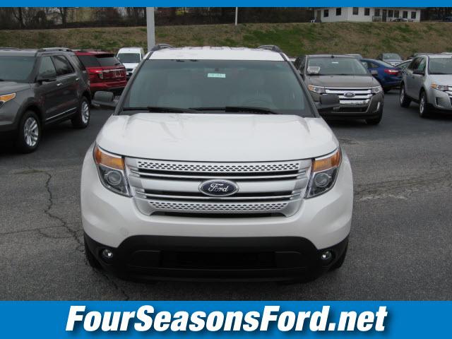 Ford Explorer 2012 photo 1