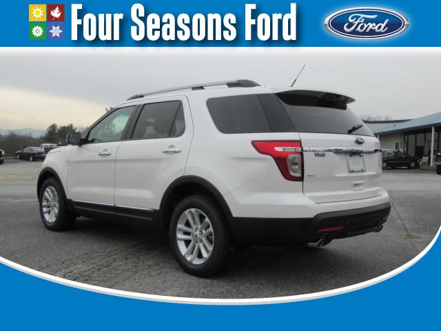Ford Explorer 2012 photo 2