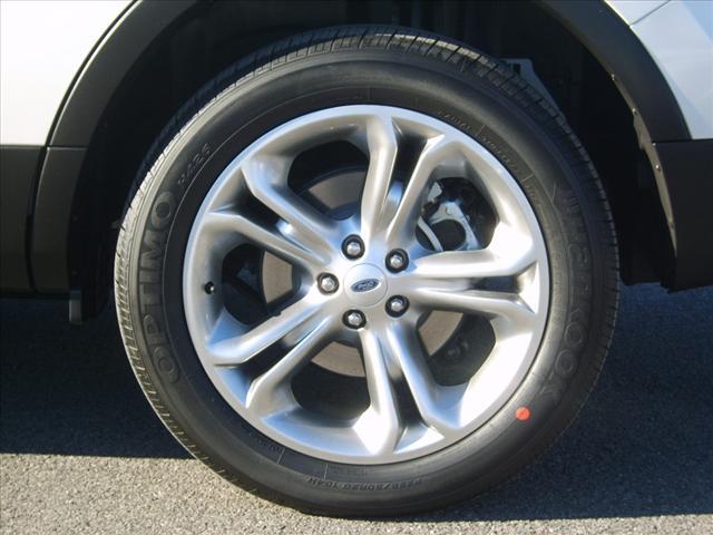 Ford Explorer 2012 photo 2