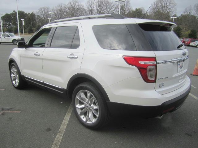 Ford Explorer 2012 photo 1