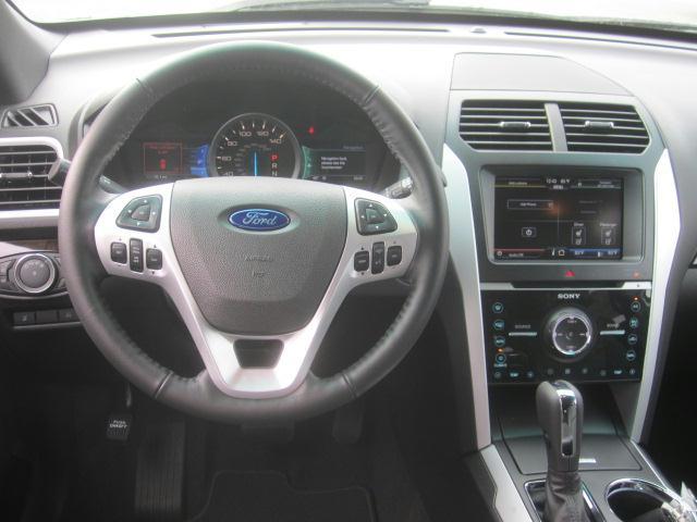 Ford Explorer 2012 photo 2