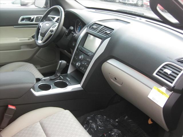 Ford Explorer 2012 photo 2