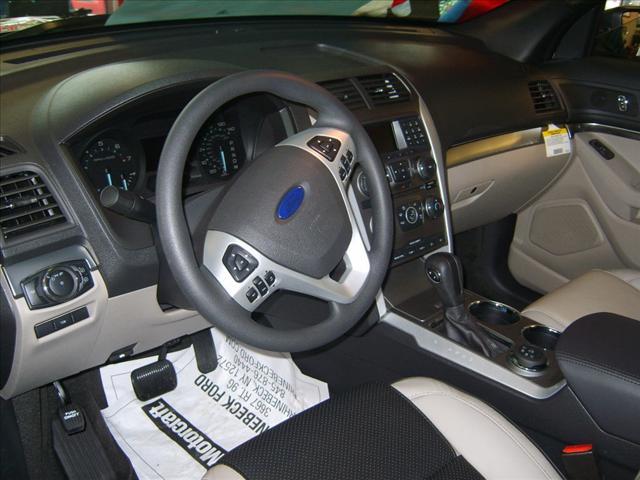 Ford Explorer 2012 photo 1