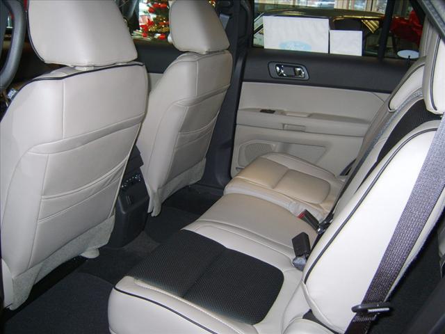 Ford Explorer 2012 photo 2