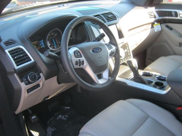 Ford Explorer 2012 photo 2