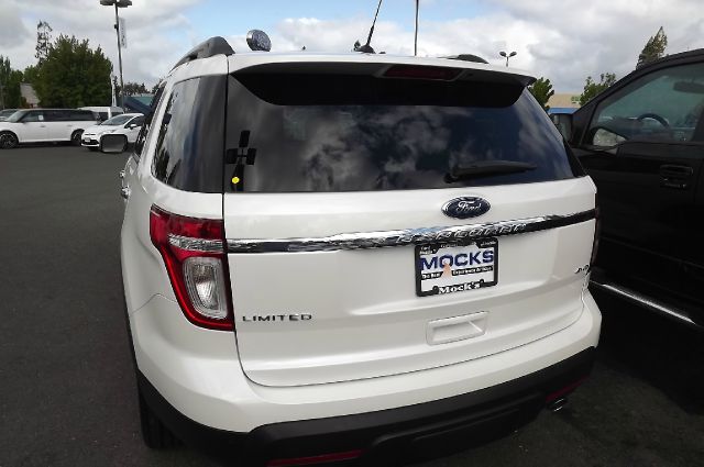 Ford Explorer 2012 photo 1