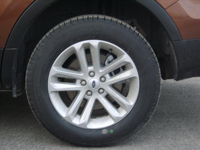 Ford Explorer 2012 photo 2