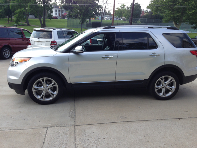 Ford Explorer Super SUV