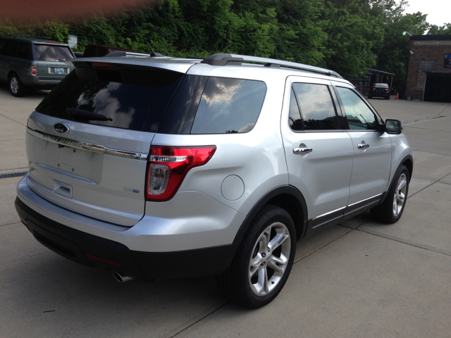 Ford Explorer 2013 photo 2
