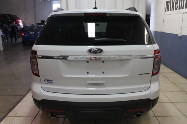 Ford Explorer 2013 photo 1