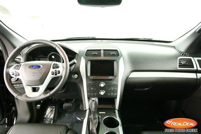 Ford Explorer 2013 photo 23