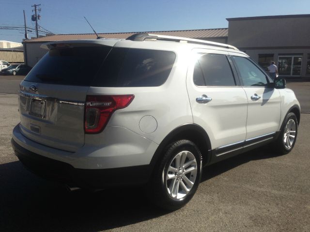 Ford Explorer 31 FOOT SUV