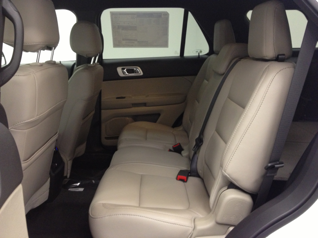 Ford Explorer 2013 photo 1