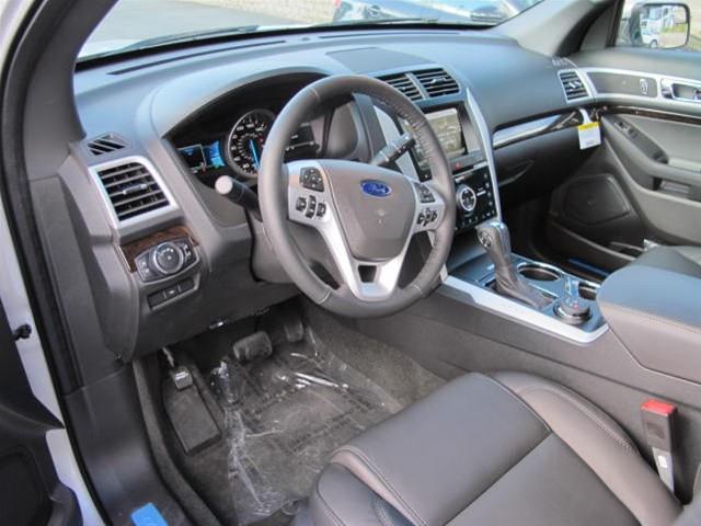 Ford Explorer 2013 photo 2