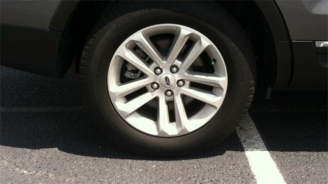 Ford Explorer 2013 photo 2