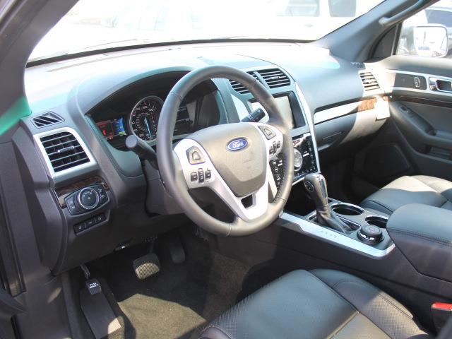 Ford Explorer 2013 photo 1