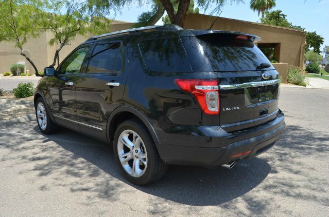 Ford Explorer 2013 photo 2