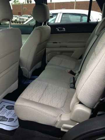 Ford Explorer 2013 photo 1