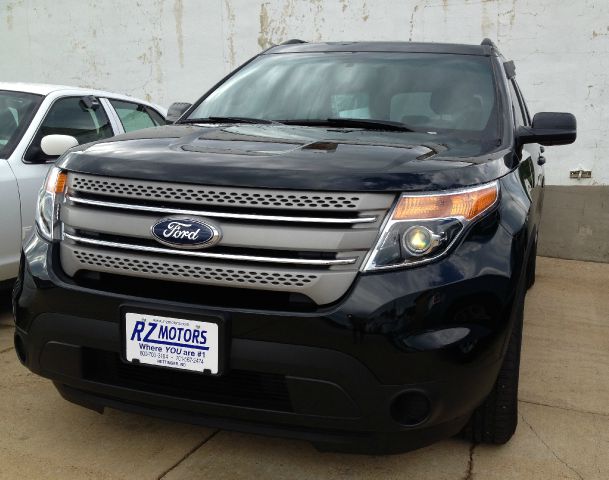 Ford Explorer 2013 photo 2
