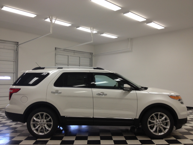 Ford Explorer 2014 photo 1