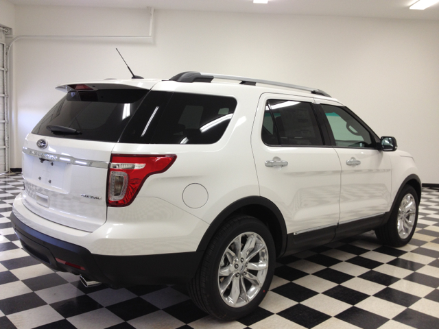 Ford Explorer 31 FOOT SUV