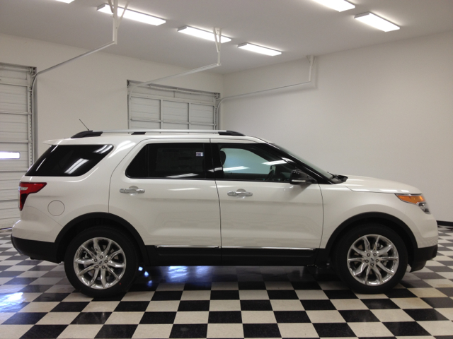 Ford Explorer 2014 photo 1