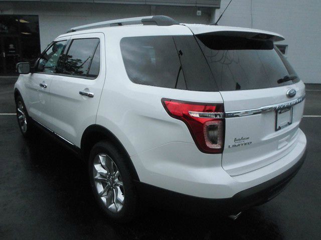 Ford Explorer 2014 photo 1