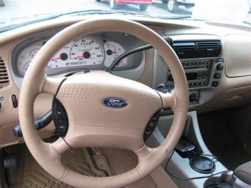 Ford Explorer Sport 2001 photo 2