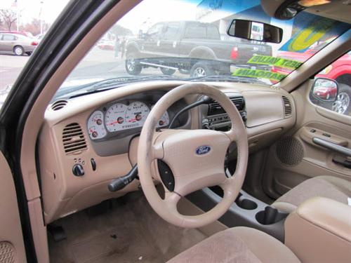 Ford Explorer Sport 2001 photo 3
