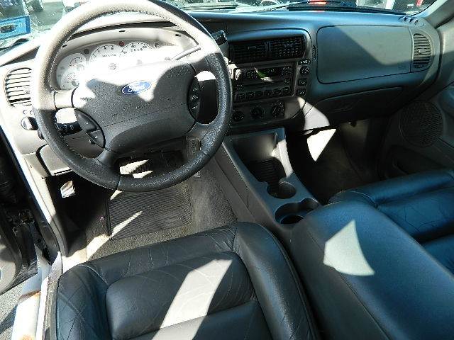 Ford Explorer Sport 2001 photo 2