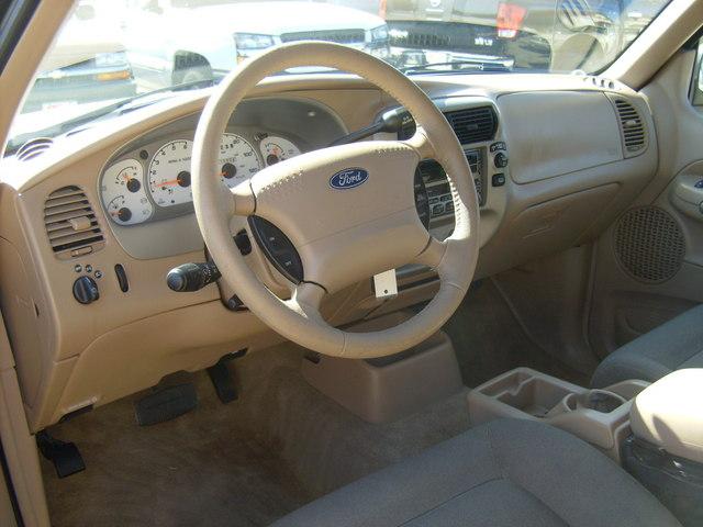 Ford Explorer Sport 2001 photo 2