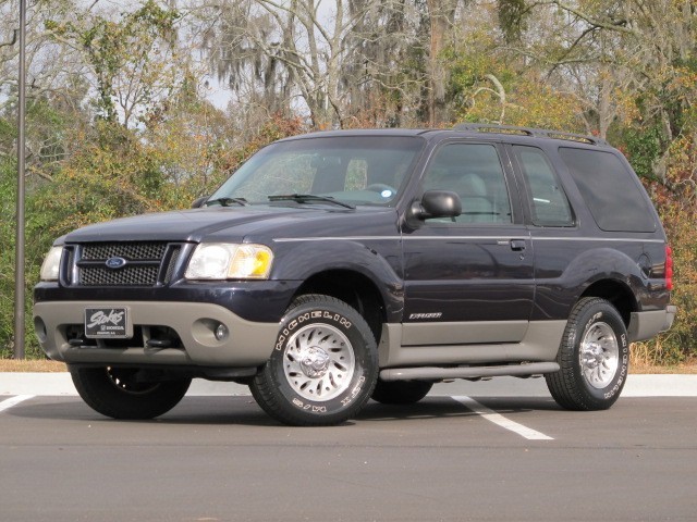 Ford Explorer Sport 2001 photo 1