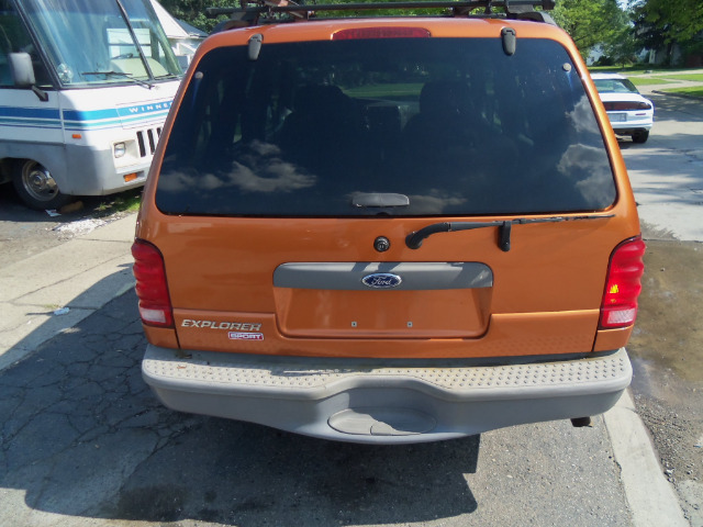 Ford Explorer Sport 2001 photo 2
