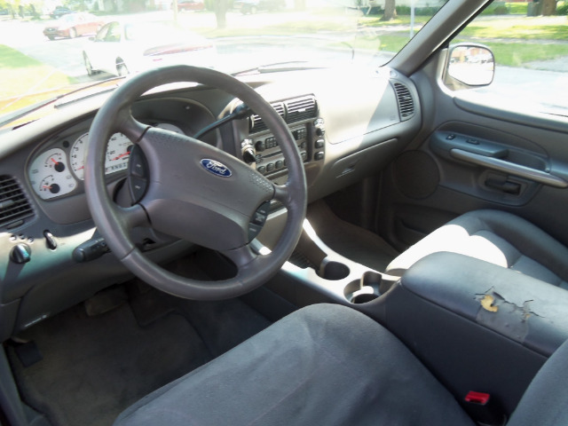 Ford Explorer Sport 2001 photo 3