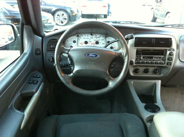 Ford Explorer Sport 2001 photo 1
