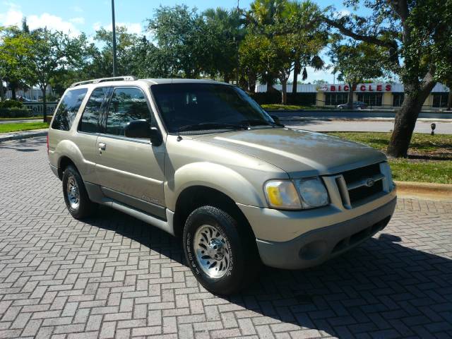 Ford Explorer Sport 2001 photo 1