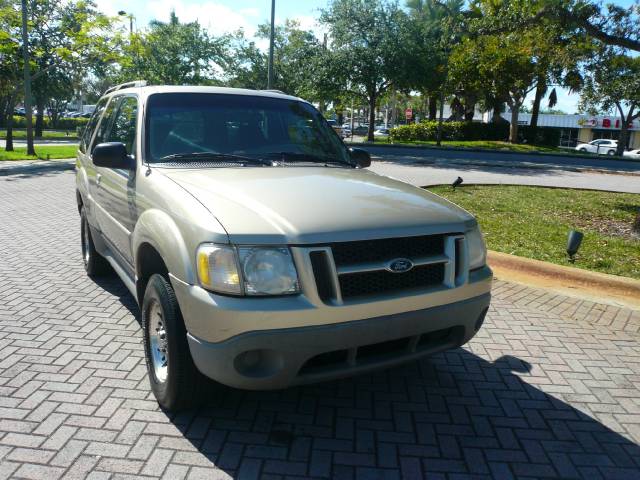 Ford Explorer Sport 2001 photo 2