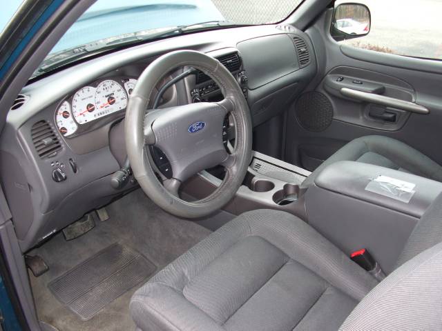 Ford Explorer Sport 2001 photo 3